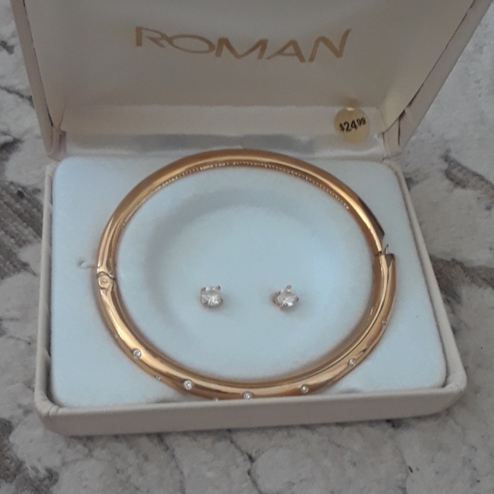 Roman bracelet and earrings